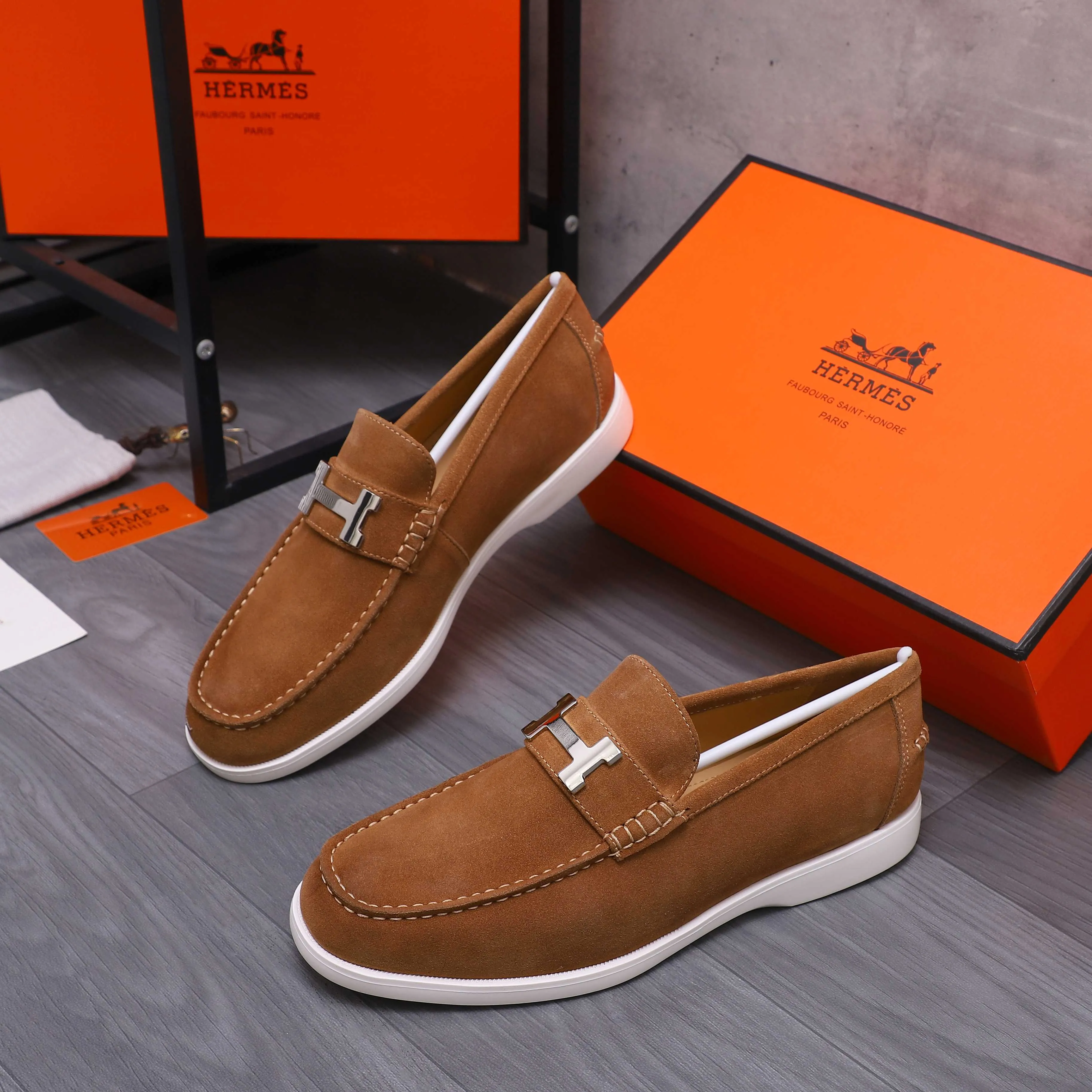 Men's shoes 💰p560 Product trademark: HERMES "Hermès" casual slip-on men's shoes. Regular size: 38-46 (45.46 is custom-made and non-refundable) Product materials: Selected frosted cowhide upper, cowhide lining, original foam rubber ultra-light sole